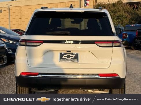 Used 2025 Jeep Grand Cherokee Laredo X RWD image 7