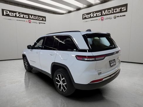 Used 2025 Jeep Grand Cherokee Limited AWD/4WD image 3