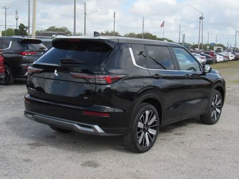 New 2026 Mitsubishi Outlander SE image 3
