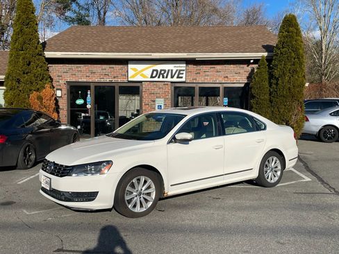 Used 2013 Volkswagen Passat 2.5 SEL image 2