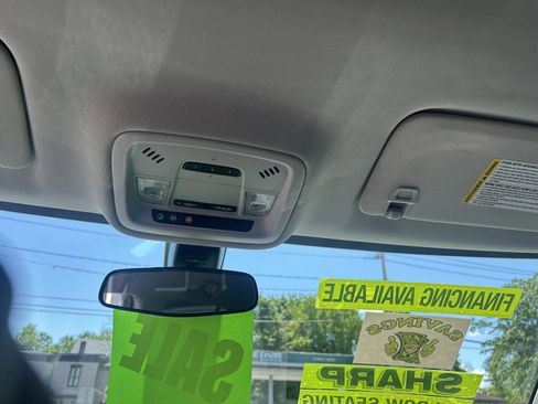 Used 2021 Chevrolet Traverse LT image 33