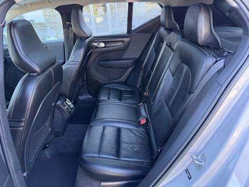 Used 2023 Volvo XC40 B5 Plus image 31