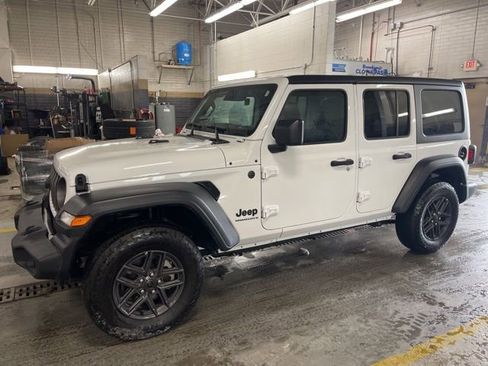 Used 2025 Jeep Wrangler Sport S image 3