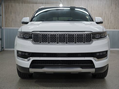 Used 2022 Jeep Grand Wagoneer Series II image 3