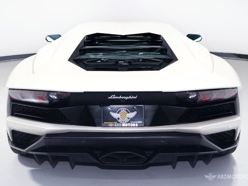 Used 2017 Lamborghini Aventador S AWD/4WD image 8