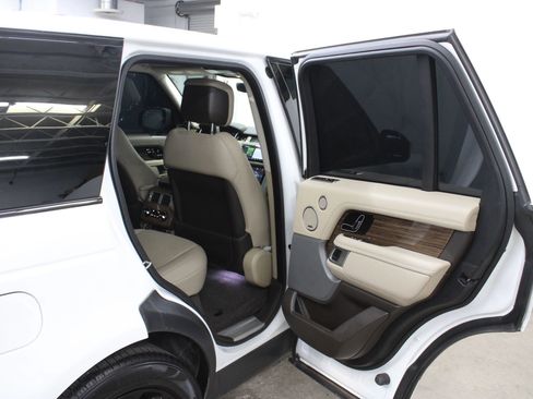 Used 2019 Land Rover Range Rover HSE image 32