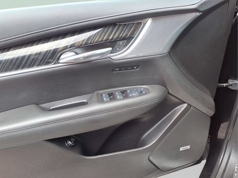 Used 2023 Cadillac XT6 Premium Luxury AWD/4WD image 16