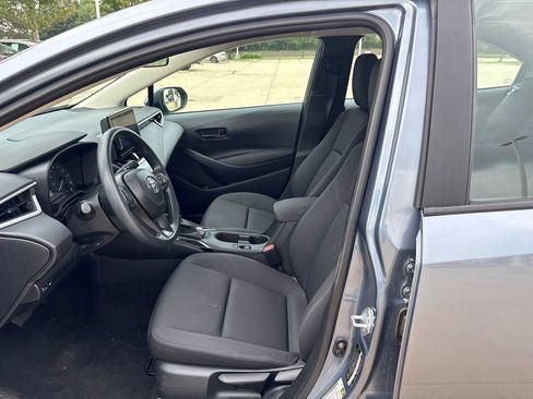 Used 2025 Toyota Corolla LE FWD image 11
