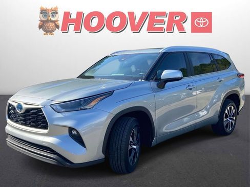 Used 2023 Toyota Highlander XLE FWD image 6