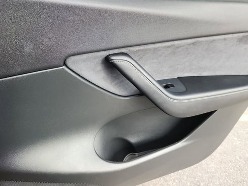 Used 2021 Tesla Model Y Long Range image 15