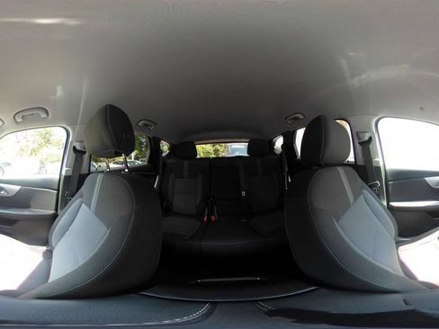 Used 2025 Chevrolet Blazer LT FWD image 38