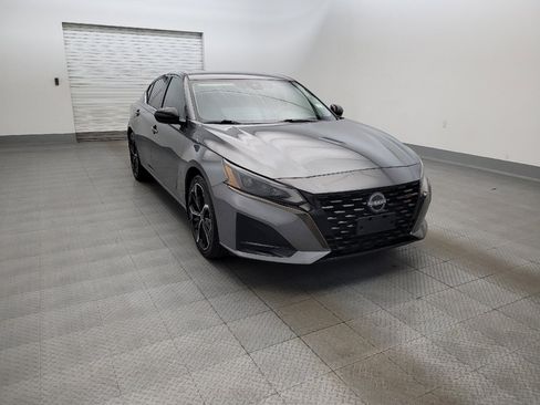 Used 2023 Nissan Altima 2.5 SR FWD image 13