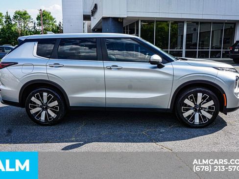 Used 2025 Mitsubishi Outlander SE FWD image 9