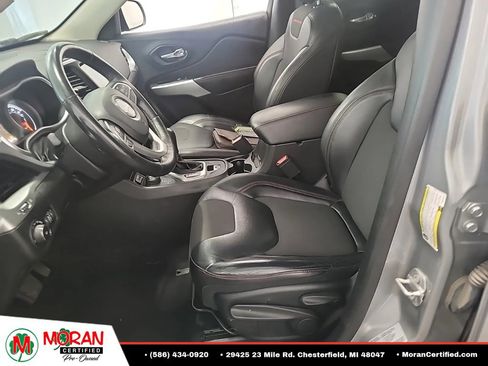 Used 2017 Jeep Cherokee Trailhawk w/ Cold Weather Group AWD/4WD image 10