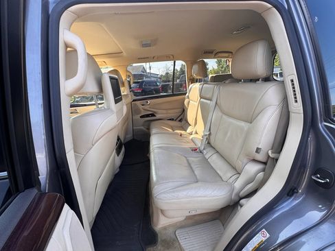 Used 2013 Lexus LX 570 4WD w/ Luxury Pkg image 10