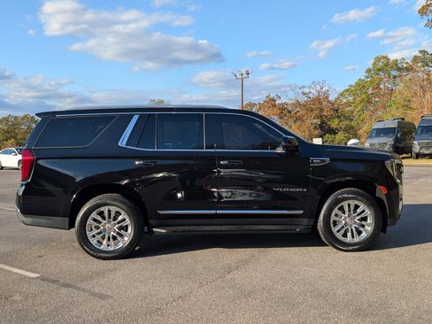 Used 2023 GMC Yukon SLT w/ SLT Luxury Package image 10