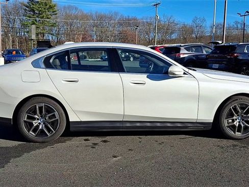 Used 2025 BMW i5 xDrive40 w/ Premium Package image 9