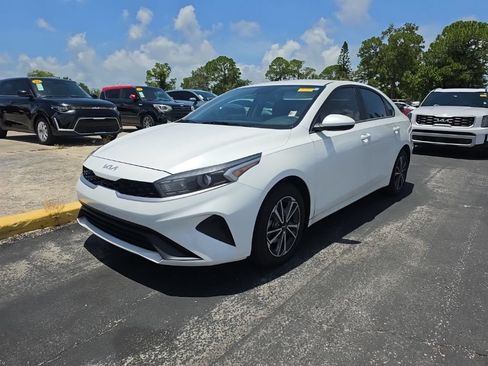 Certified 2023 Kia Forte LXS FWD image 4