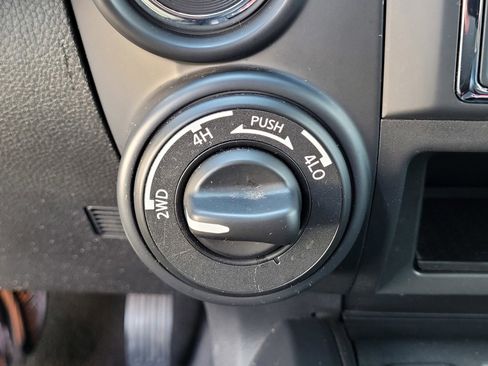 Used 2019 Nissan Titan SL w/ Midnight Edition image 14