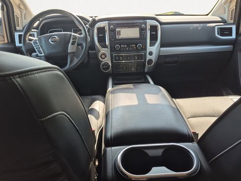 Used 2017 Nissan Titan PRO-4X AWD/4WD image 3