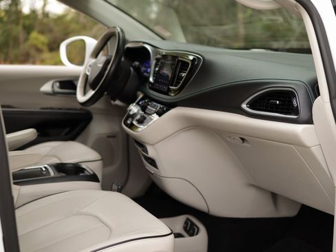 Used 2018 Chrysler Pacifica Limited w/ Advanced Safetytec Group image 39