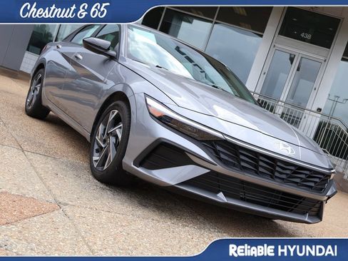 Certified 2025 Hyundai Elantra Sport w/ Cargo Package FWD image 7