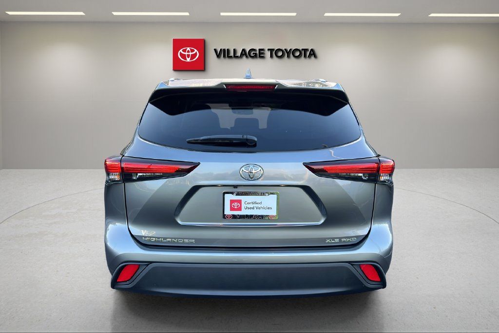 Certified 2026 Toyota Highlander XLE AWD/4WD image 4