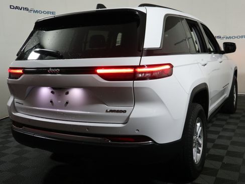 Used 2023 Jeep Grand Cherokee Laredo RWD image 6