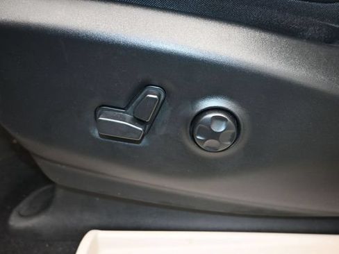 Used 2024 Chrysler Pacifica Touring-L FWD image 7