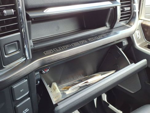 Used 2023 Ford F250 Lariat w/ Sport Appearance Package AWD/4WD image 32