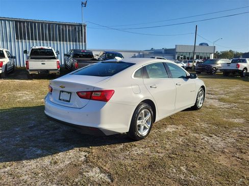 Used 2024 Chevrolet Malibu LT image 2