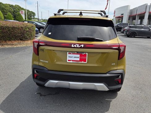 Used 2024 Kia Seltos SX w/ SX Sunroof Package image 9