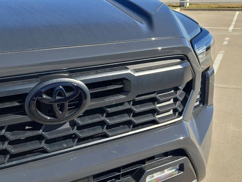 Used 2024 Toyota Tacoma TRD Off-Road image 10