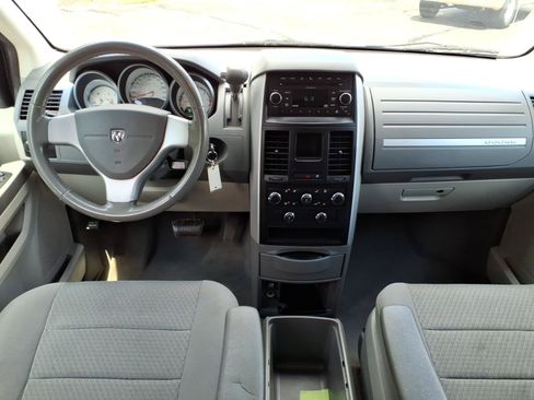 Used 2010 Dodge Grand Caravan Hero w/ Popular Equipment Group FWD image 9