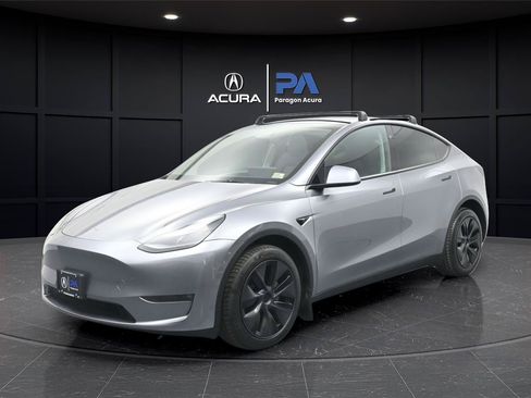Used 2025 Tesla Model Y Long Range AWD/4WD image 1