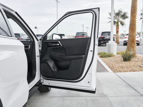 Used 2023 Mitsubishi Outlander SE image 11