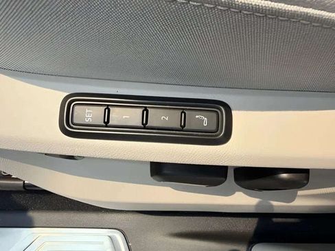 Certified 2025 Volkswagen Atlas SEL Premium R-Line AWD/4WD image 14