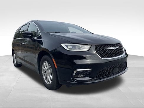 New 2026 Chrysler Pacifica Select image 3