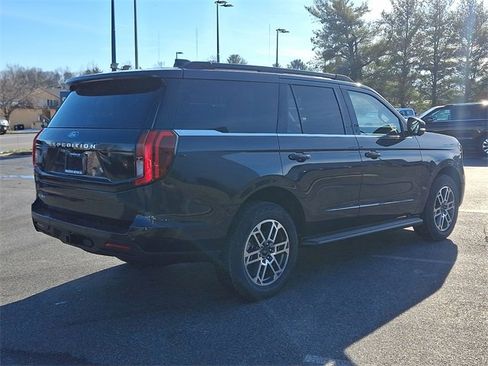 New 2025 Ford Expedition Active image 3