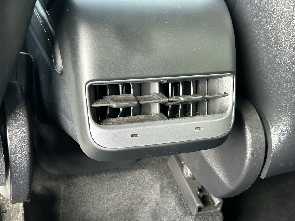 Used 2023 Tesla Model Y Long Range AWD/4WD image 15