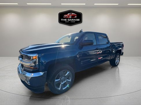 Used 2017 Chevrolet Silverado 1500 LT w/ LT Convenience Package image 2