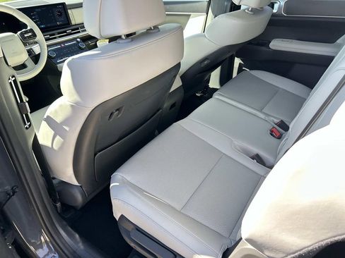 Used 2025 Hyundai Santa Fe SEL image 19