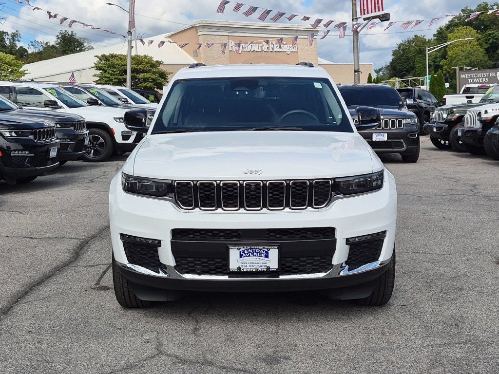 Used 2023 Jeep Grand Cherokee L Limited w/ Luxury Tech Group II AWD/4WD image 2