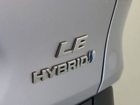 Used 2020 Toyota RAV4 LE w/ All Weather Liner Package AWD/4WD image 10