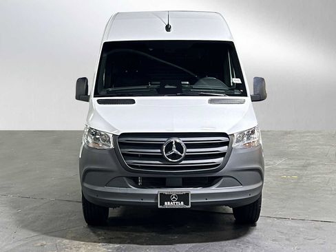 Used 2025 Mercedes-Benz Sprinter 2500 image 8