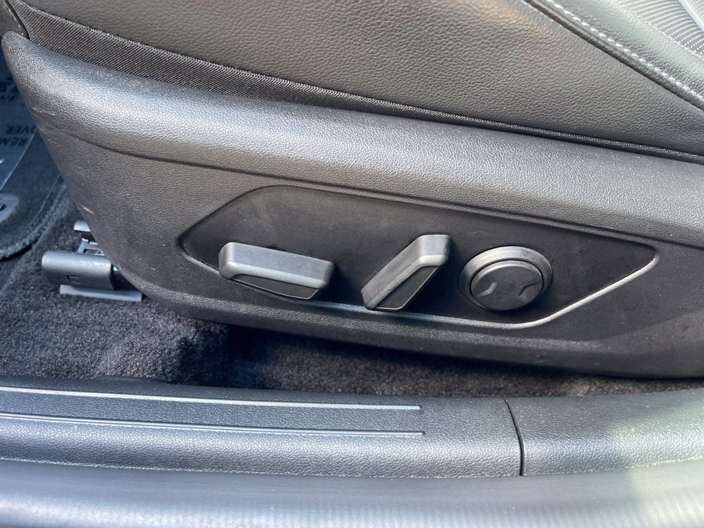 Used 2022 Hyundai Elantra Limited FWD image 16