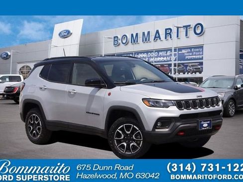 Used 2024 Jeep Compass Trailhawk AWD/4WD image 1