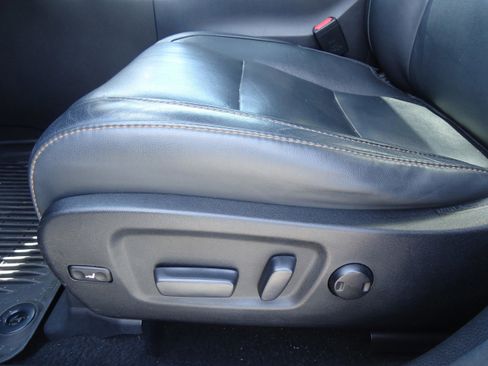 Used 2017 Toyota Highlander XLE image 25