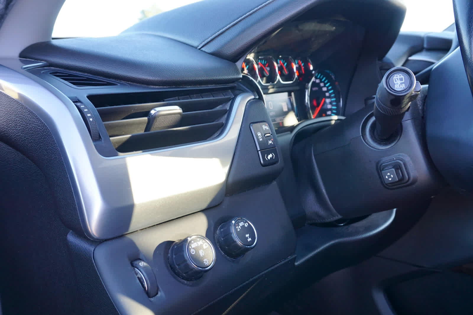 Used 2020 Chevrolet Suburban LT AWD/4WD image 25