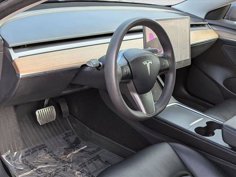 Used 2021 Tesla Model 3 Standard Range Plus image 10